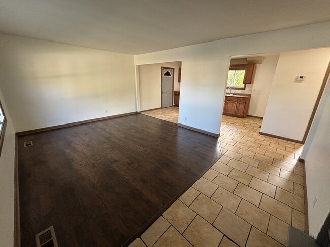 Building Photo - 5225 W 4th Ave