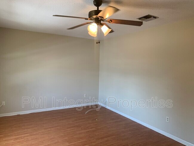 Building Photo - 105 Meaux Blvd