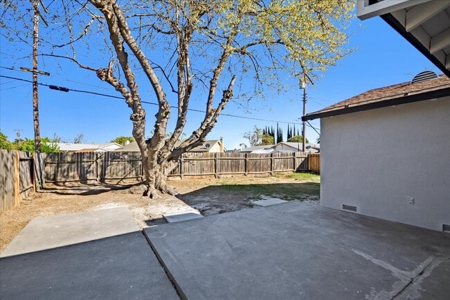 Photo - 7673 24th St (Sacramento, CA) House