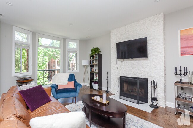 Foto del edificio - 861 W Wrightwood Ave