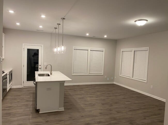 Dining Area - 814 Oak Center Dr