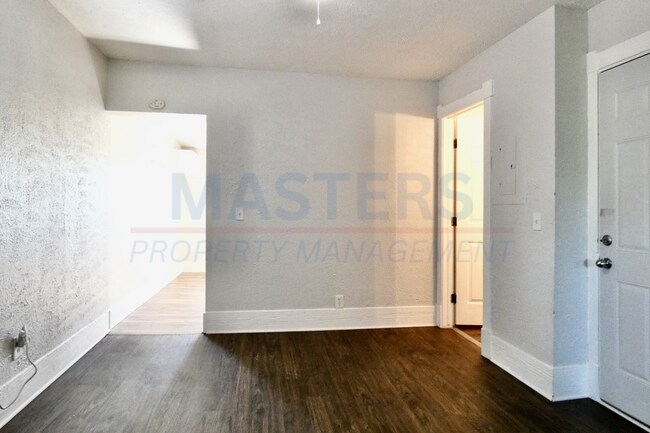 Building Photo - 420 Barker St
