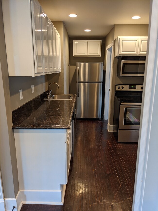 Granite and stainless - 481 Warwick St