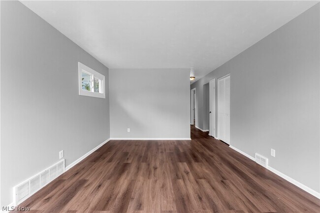 Foto del edificio - 16605 Glenpark Ave