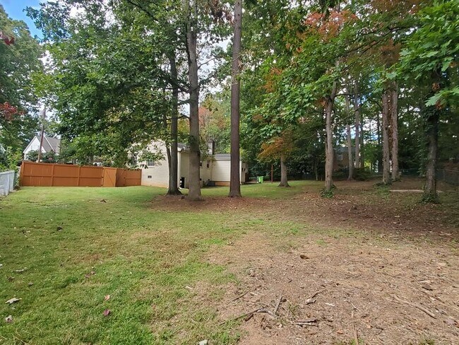 Building Photo - 305 Blaine Ct