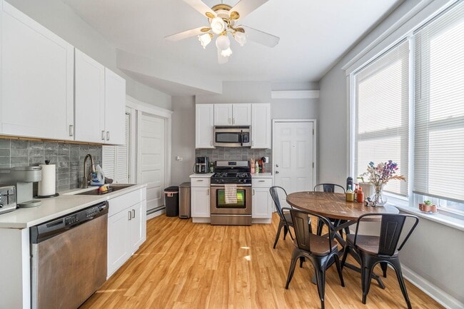 Building Photo - 928 S Claremont Ave