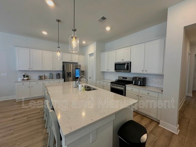 Building Photo - 125 Trumpet Vine Dr