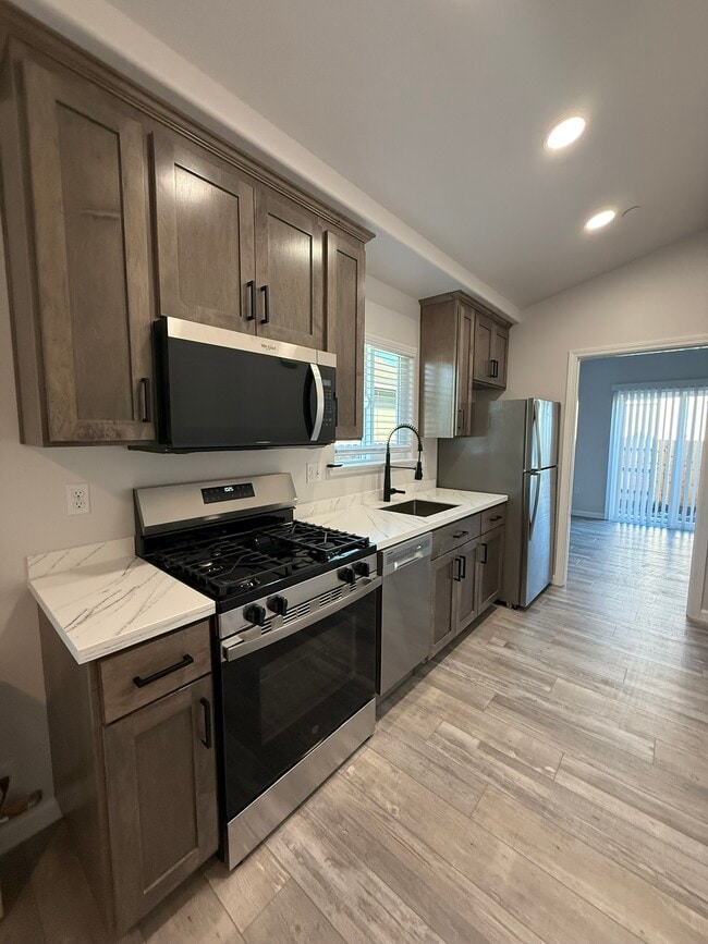 Building Photo - 1660 Ascent Pl