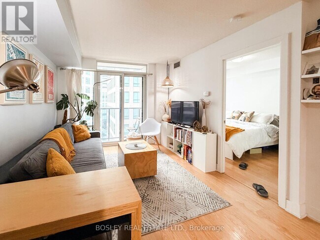 Building Photo - 20 Blue Jays Way