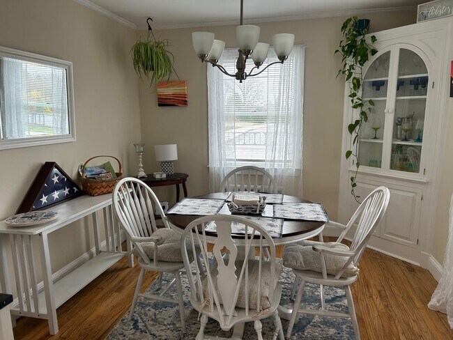 Comedor - 18 Dexter St