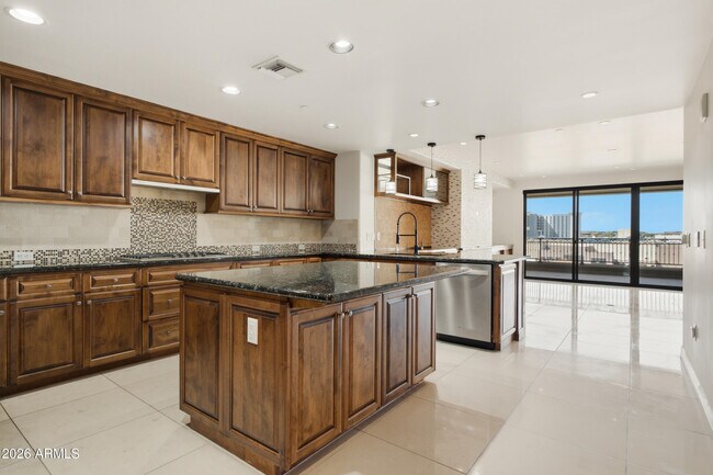 Foto del edificio - 7175 E Camelback Rd