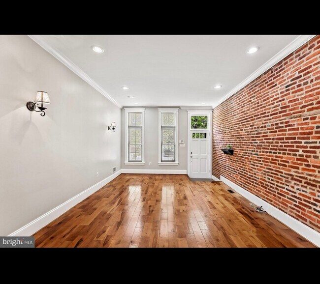 Foto del edificio - 15 N Patterson Park Ave
