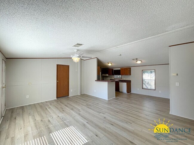 Foto del edificio - Great 3 Bedroom Mobile Home In Fort Walton Beach!