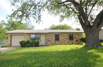 Building Photo - 607 Spoke Dr