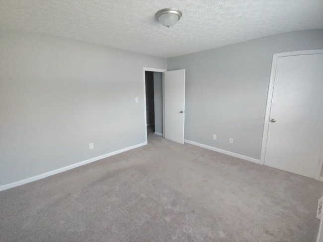 Building Photo - 33 Fonda Dr