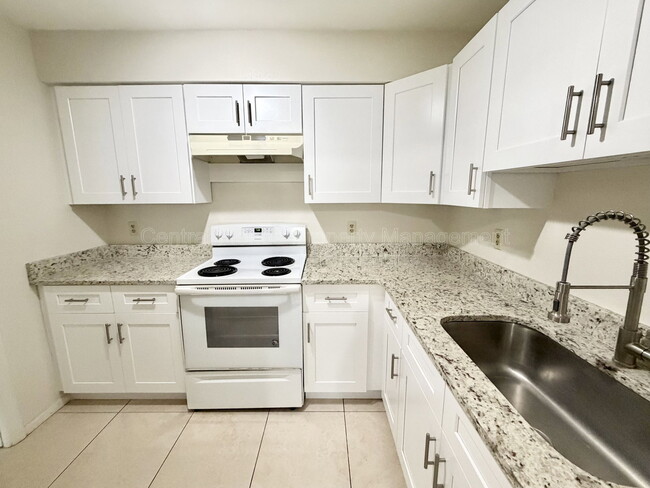 Photo - 2203 S Park Ave Townhome