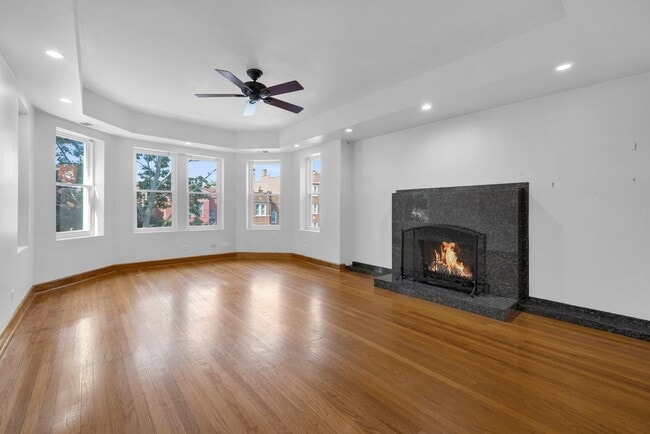 Building Photo - 6311 N Oakley Ave