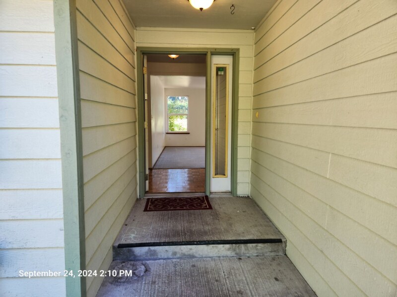 15017 Firlane Dr E Unit left, South Hill, WA 98375 Room for Rent in South Hill, WA