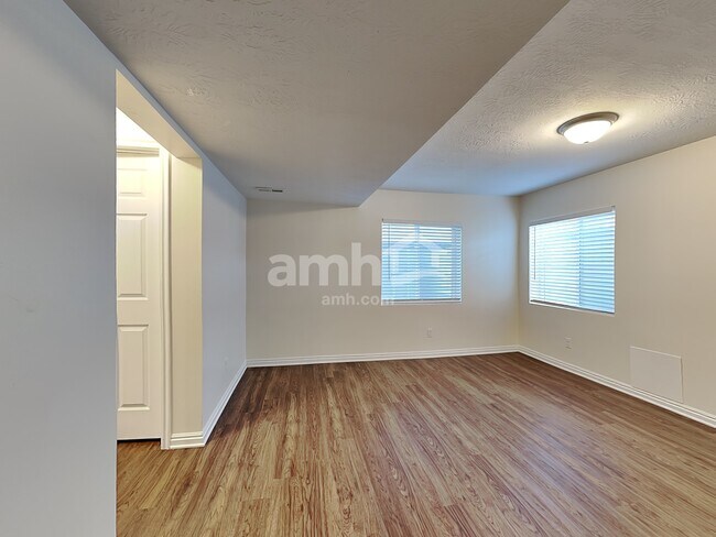 Building Photo - 6821 Valley Maple Dr