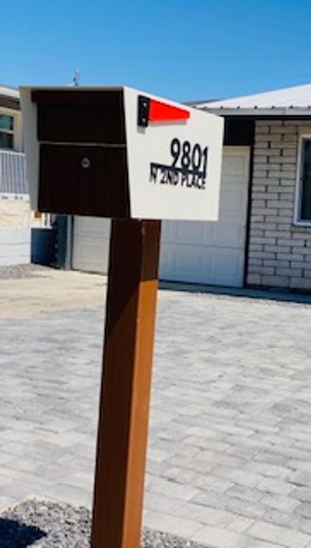 Foto del edificio - 4 bed 3, bath with connected guest house