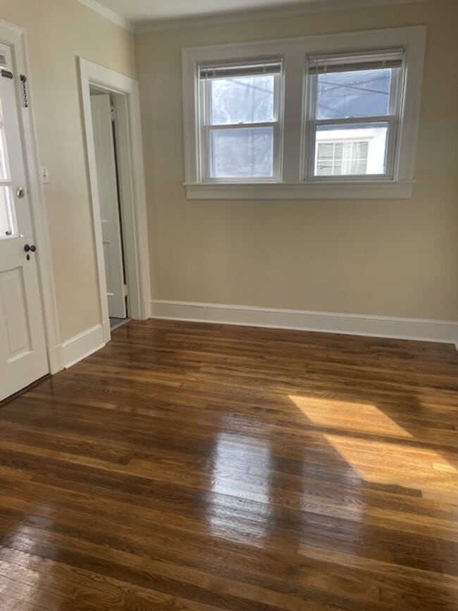 Building Photo - 423 Avondale Dr