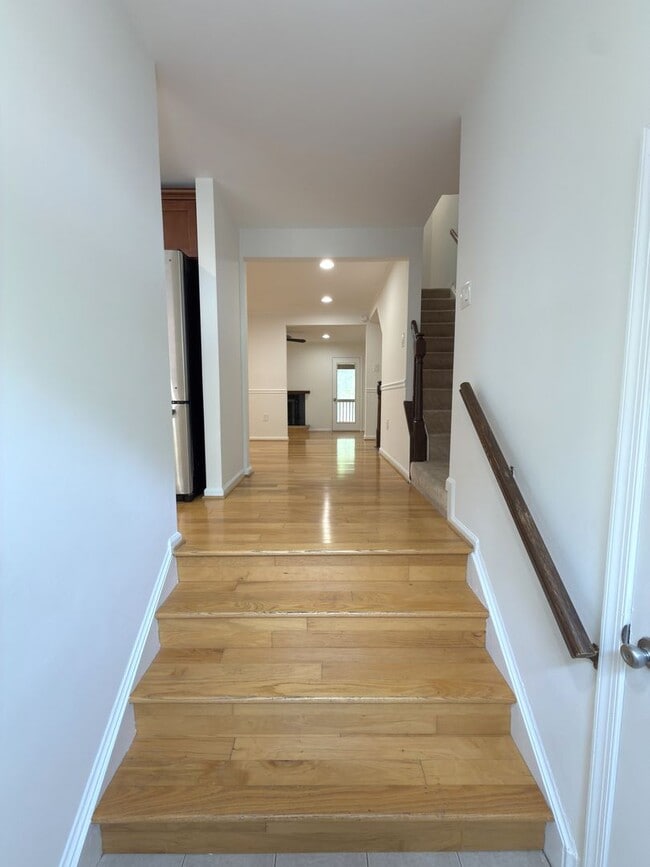Photo - Beautiful 4 Bed 2.5 Bath Townhome in Burke For Rent!