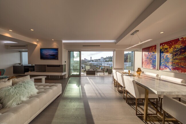 In the middle of all the action but still quiet and serene - 1155 N La Cienega Blvd