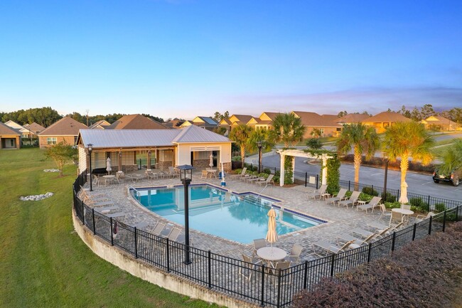 Building Photo - 4/2 in the Popular Gated/Pool Community of...