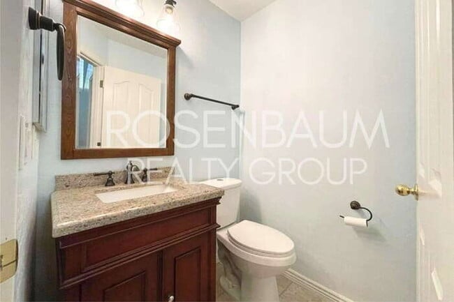 Foto del edificio - Beautiful 3-bedrooms, 2.5-baths townhouse ...