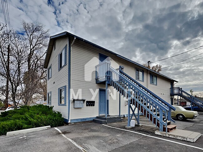 Building Photo - 540 Monroe St Apt A