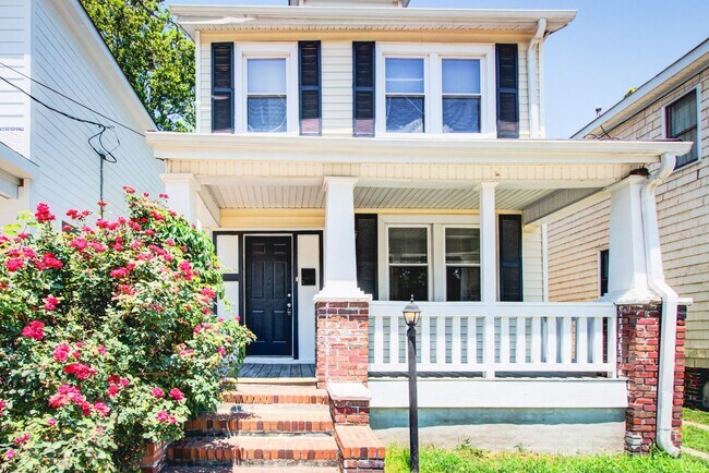 Foto del edificio - 6 Bed, 1.5 Bath Home in Granby School Dist...