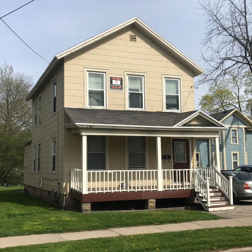 Primary Photo - 3 Bedroom Near UWO