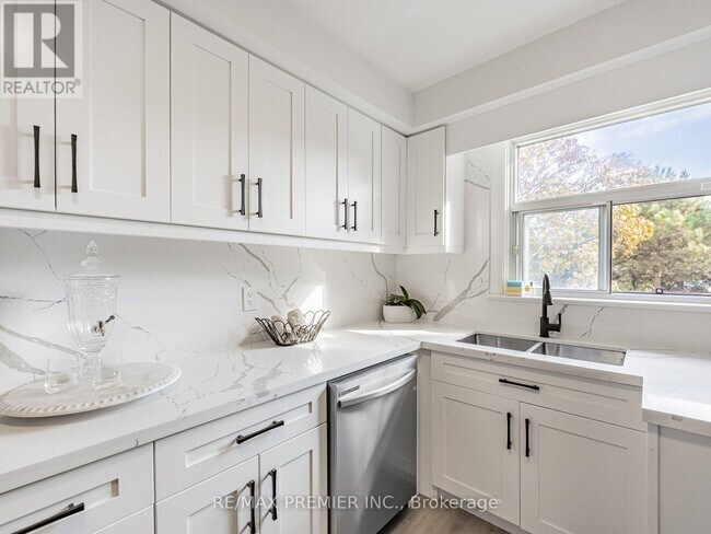 Building Photo - 1368 Tansley Dr