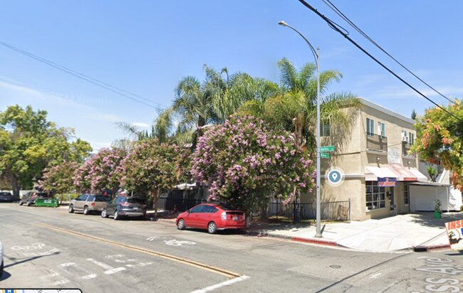 Building Photo - 994 Harliss Ave