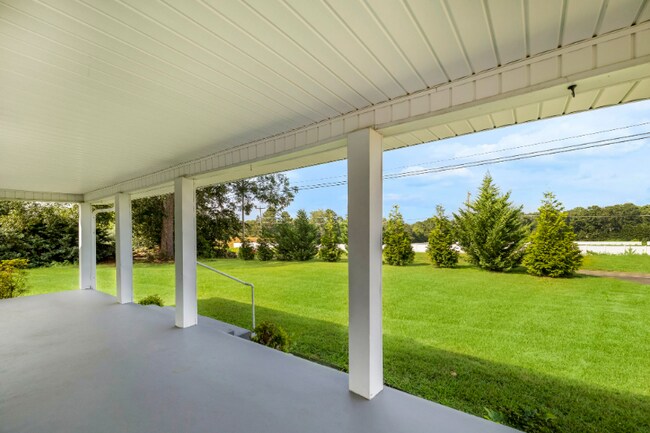 Foto del edificio - 2811 Locust Hill Rd