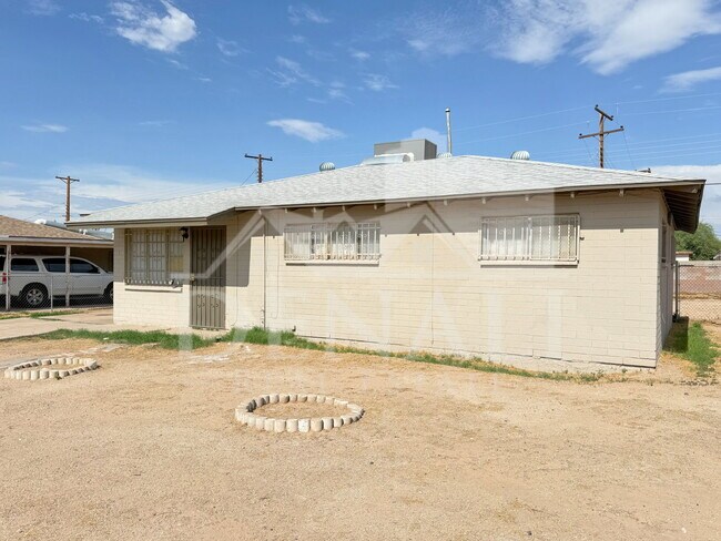 Foto del edificio - 7007 S 8th St