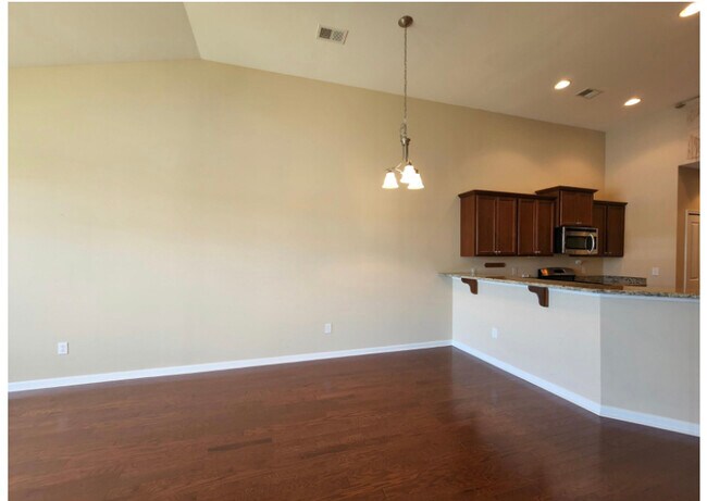 Building Photo - 121 Parmelee Dr