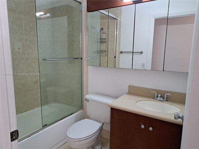 Foto del edificio - 3500 Magellan Cir