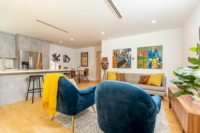 Living Room - 1835 N Kenmore Ave