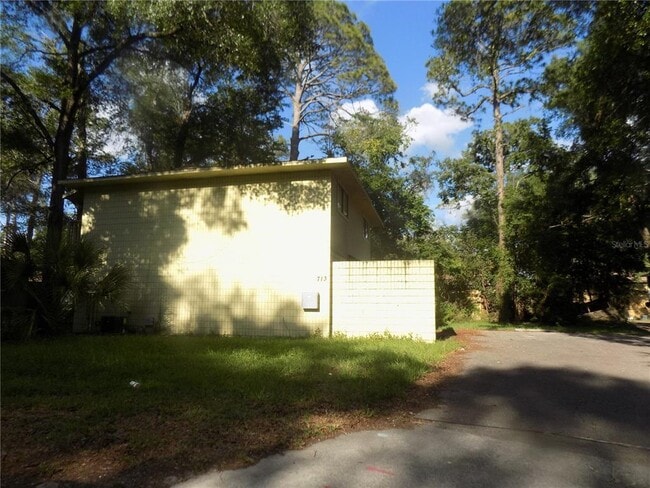 Building Photo - 713 SW 69th St