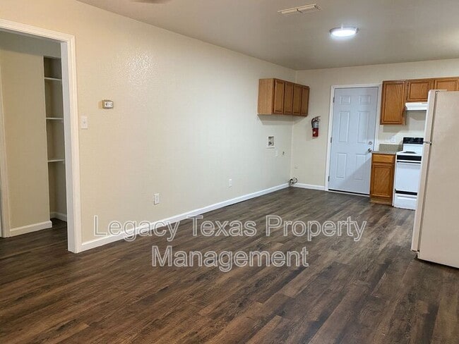 Building Photo - 1719 Short St