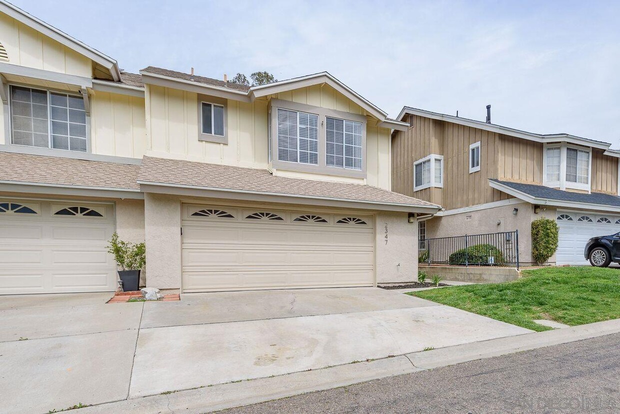 Primary Photo - 2347 Manzana Way