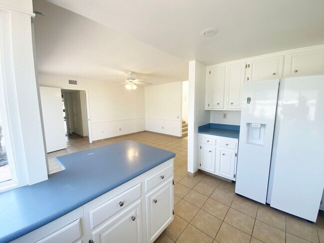 Building Photo - 3 Bedroom Home with Lots of Natural Light