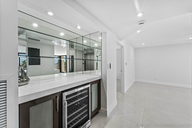 Building Photo - 5480 N Ocean Dr