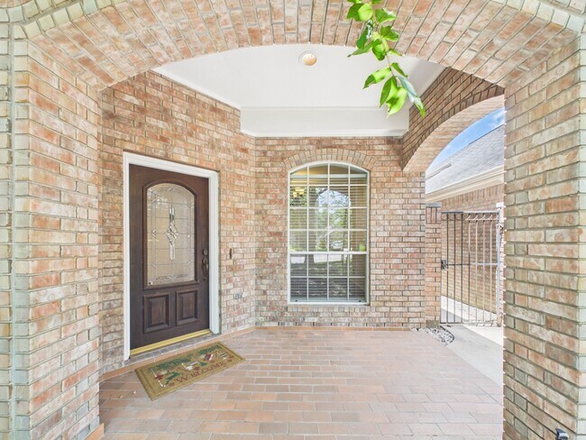 Foto del edificio - 5407 Lake Pl Dr