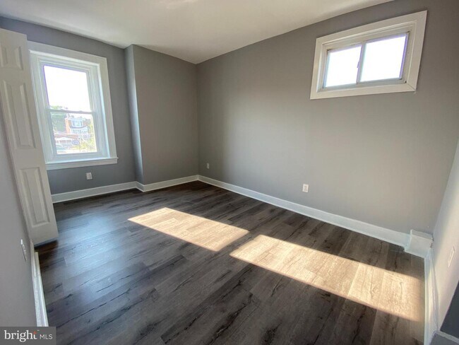 Foto del edificio - 5861 Cedar Ave