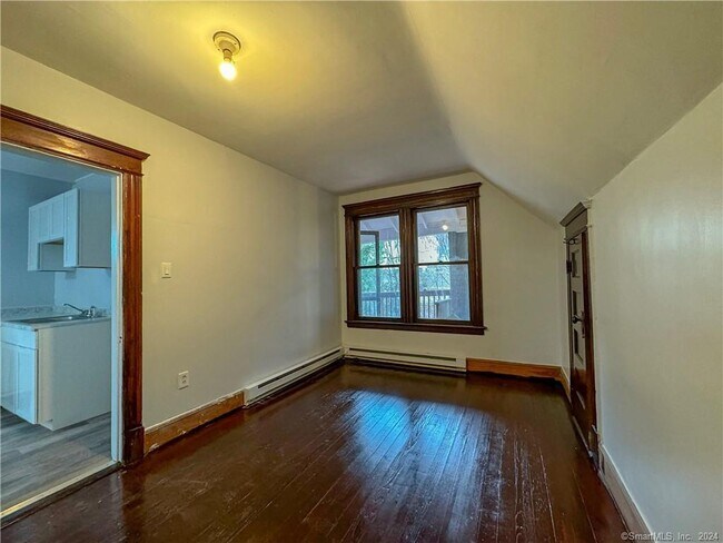 Building Photo - 153 Easton Ave