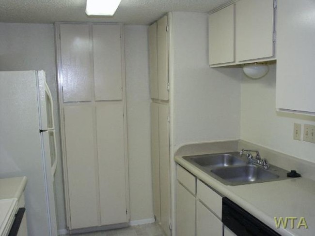 Building Photo - 2 bedroom in Austin TX 78731