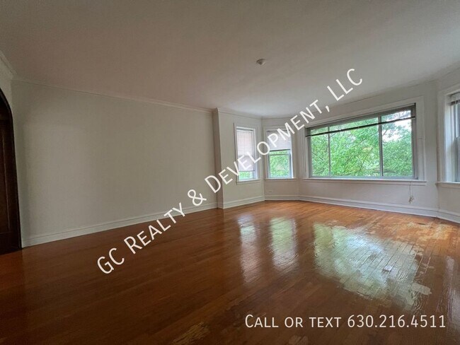 Foto del edificio - *** SPACIOUS 3 BEDROOM / 1.5 BATH / CENTRA...