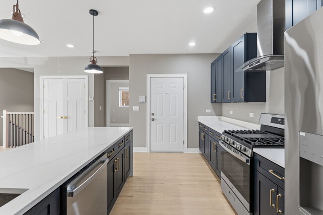 Foto del edificio - 7428 N Rogers Ave